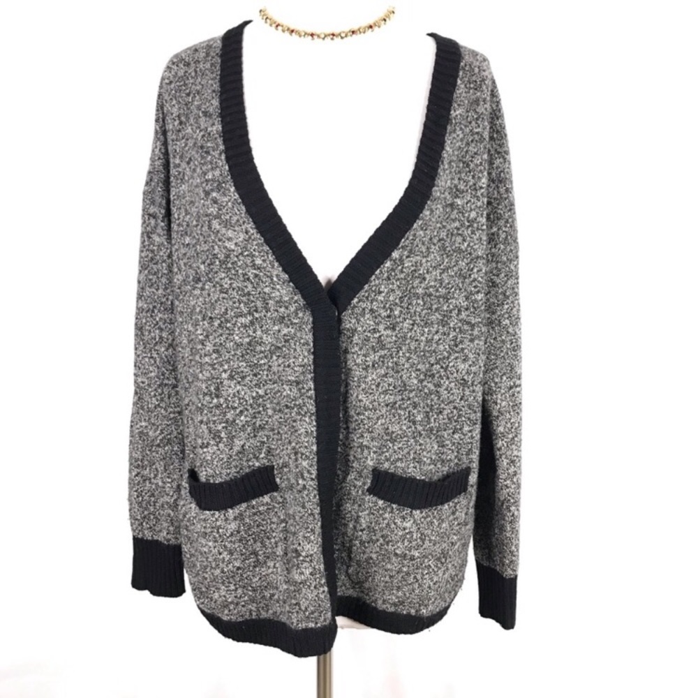 MadeWell • Merino Wool Cardigan Gray Black